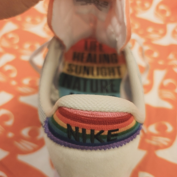 Nike Pride LGBTQ GORGEOUS rainbow 🌈 size 9 Like New! Sneaker - Picture 16 of 16